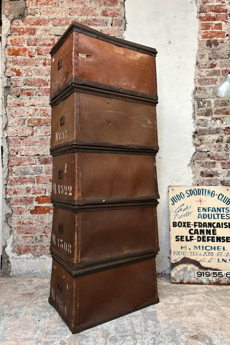 Lot de cinq anciennes caisses Suroy – début XXe