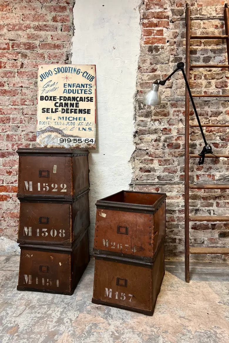 Lot de cinq anciennes caisses Suroy – début XXe