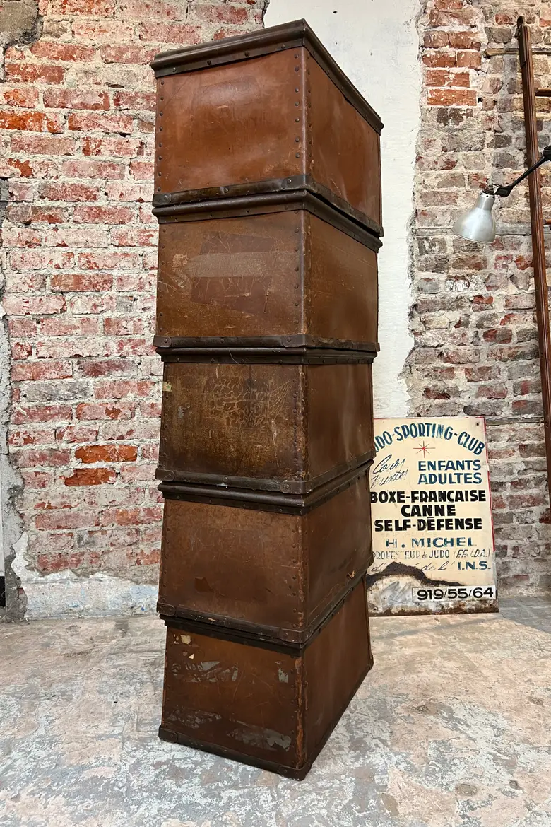 Lot de cinq anciennes caisses Suroy – début XXe