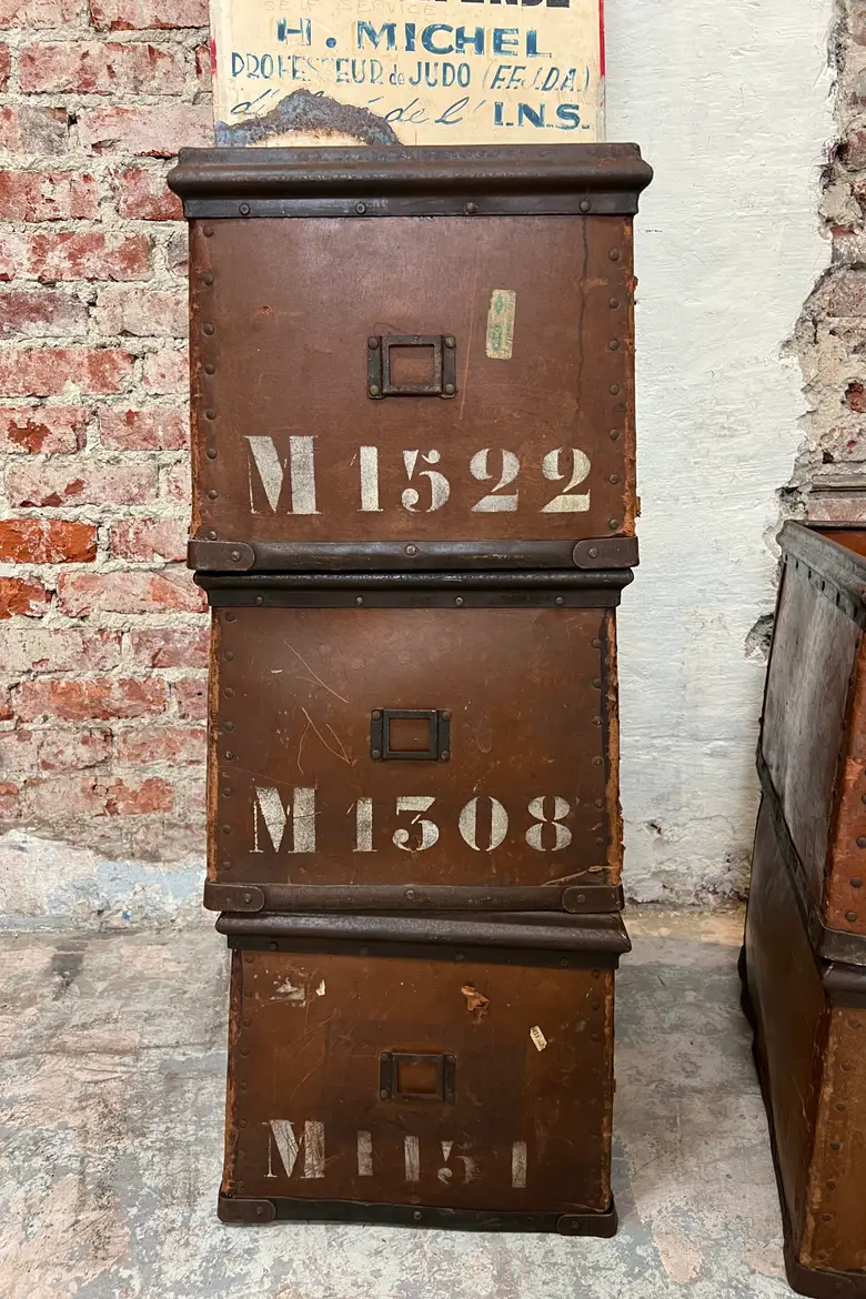 Lot de cinq anciennes caisses Suroy – début XXe