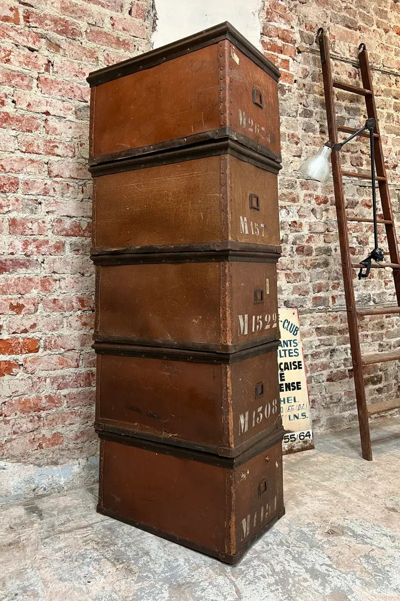 Lot de cinq anciennes caisses Suroy – début XXe