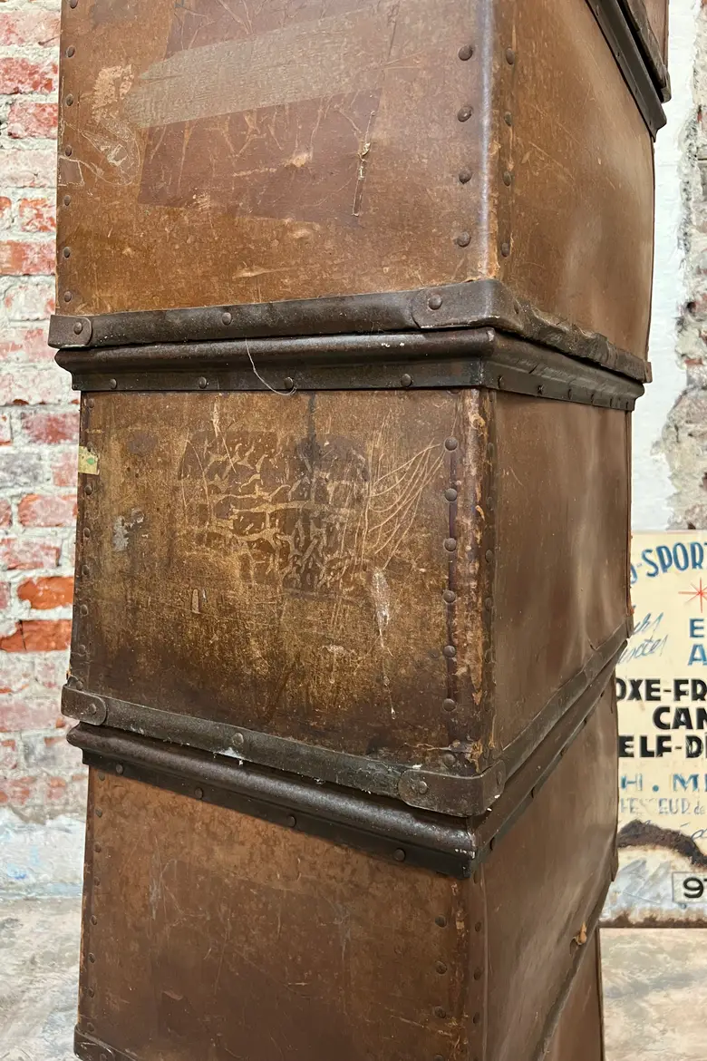 Lot de cinq anciennes caisses Suroy – début XXe