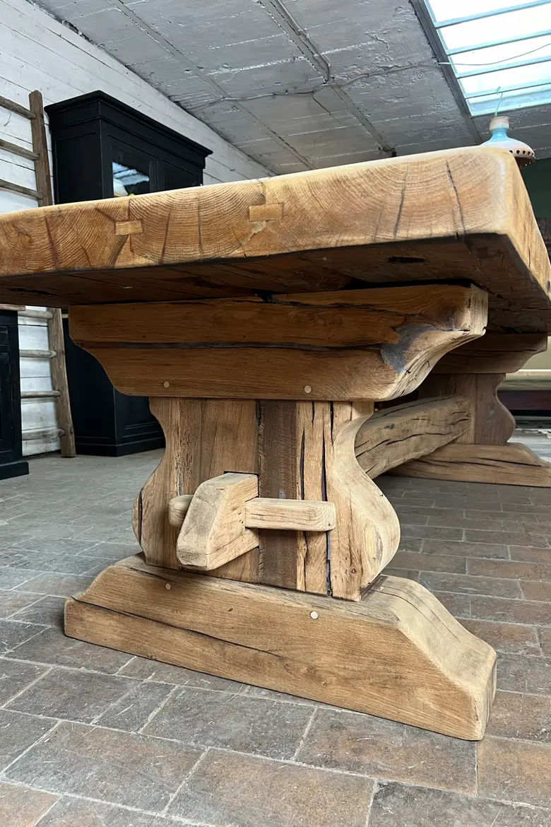 Massive table de monastère en chêne
