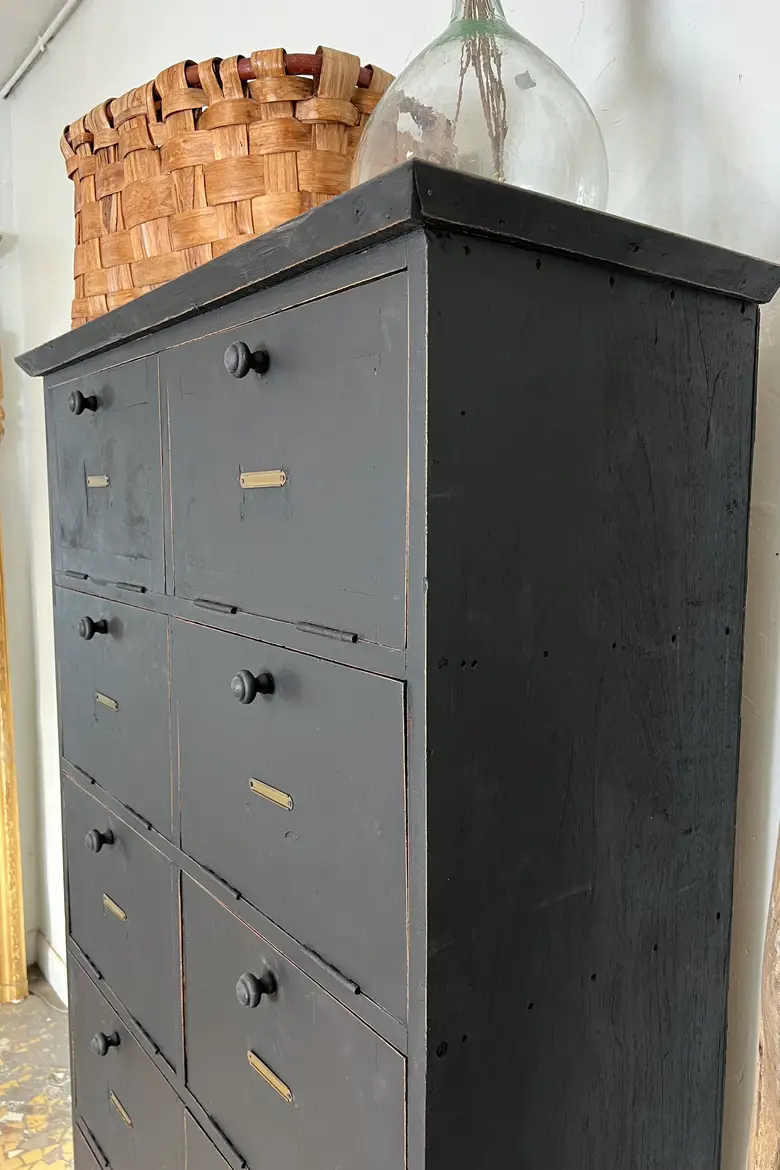 Meuble à clapets peint en noir Début XXème