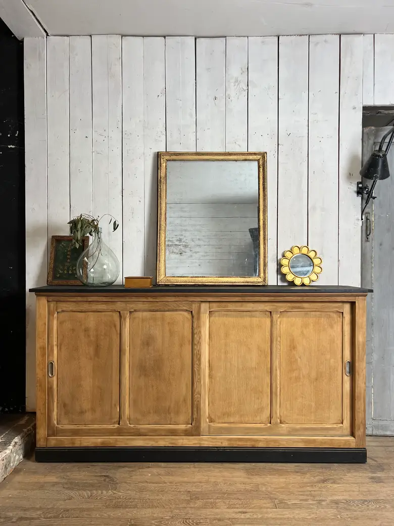 Meuble à portes coulissantes en chêne