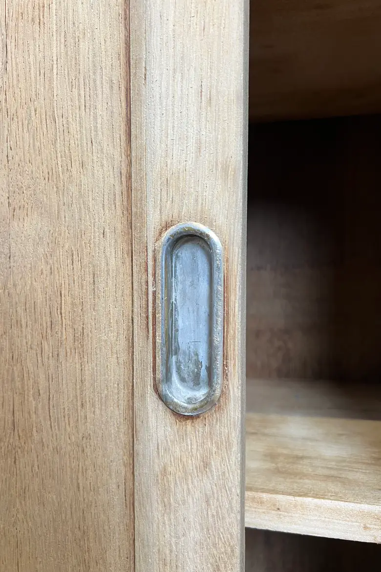 Meuble à portes coulissantes en chêne
