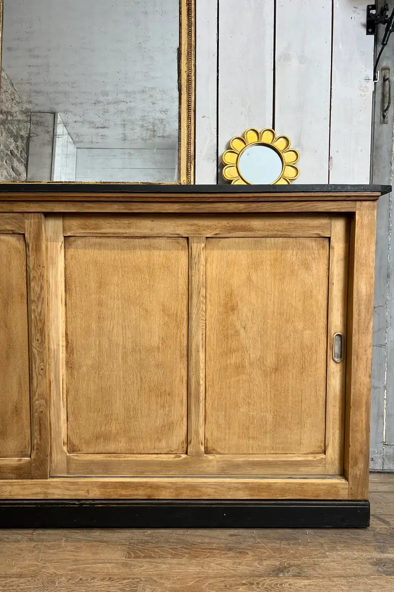 Meuble à portes coulissantes en chêne