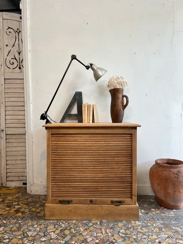 Meuble à rideau en chêne