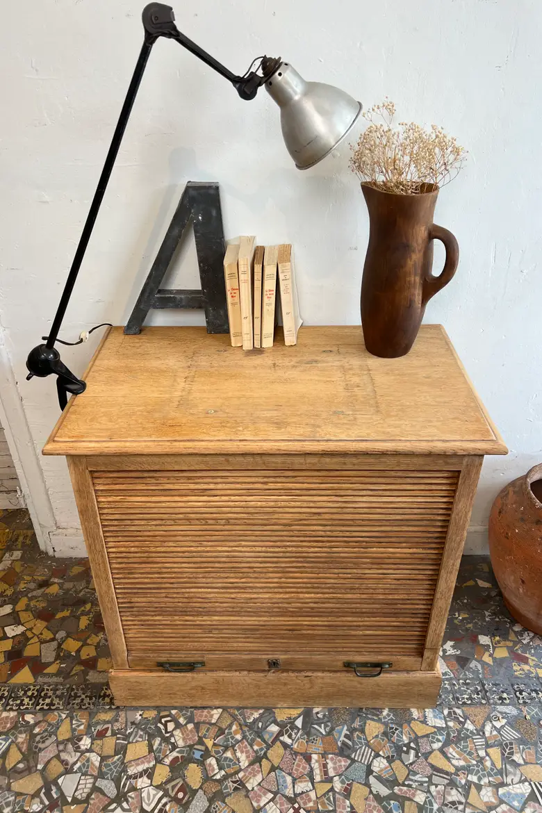 Meuble à rideau en chêne