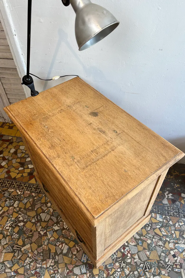 Meuble à rideau en chêne