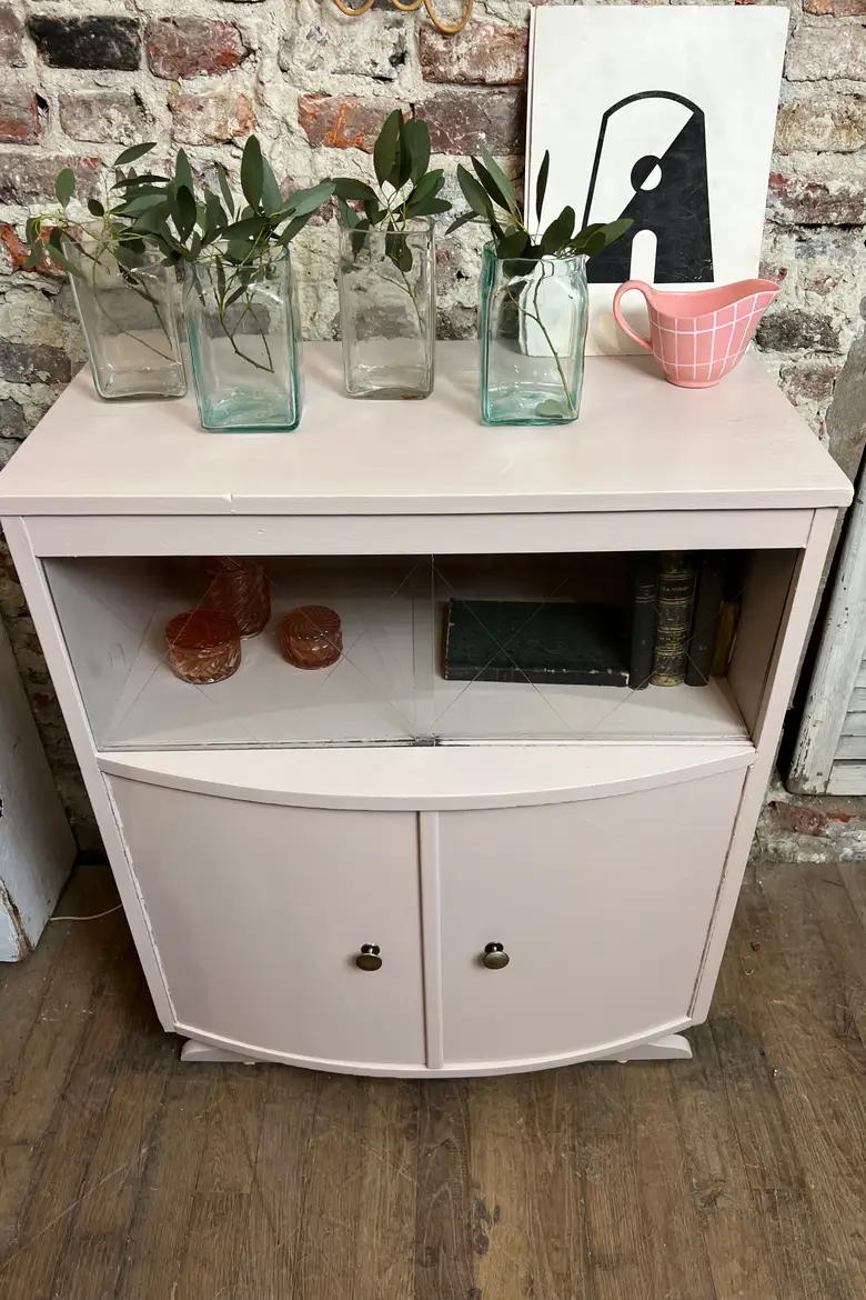 Meuble art déco peint en rose