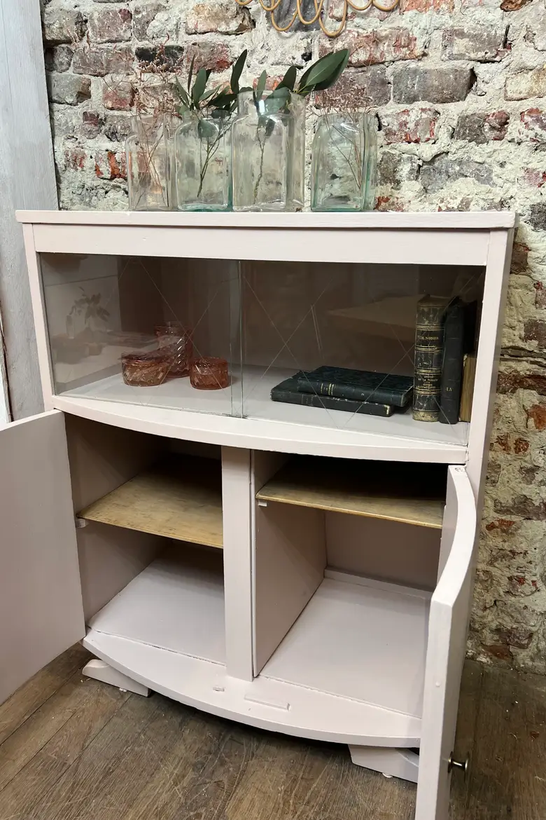 Meuble art déco peint en rose