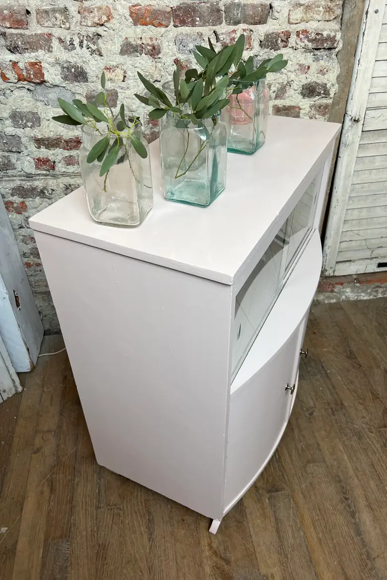 Meuble art déco peint en rose
