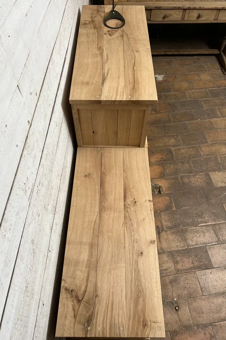 Meuble asymétrique en chêne