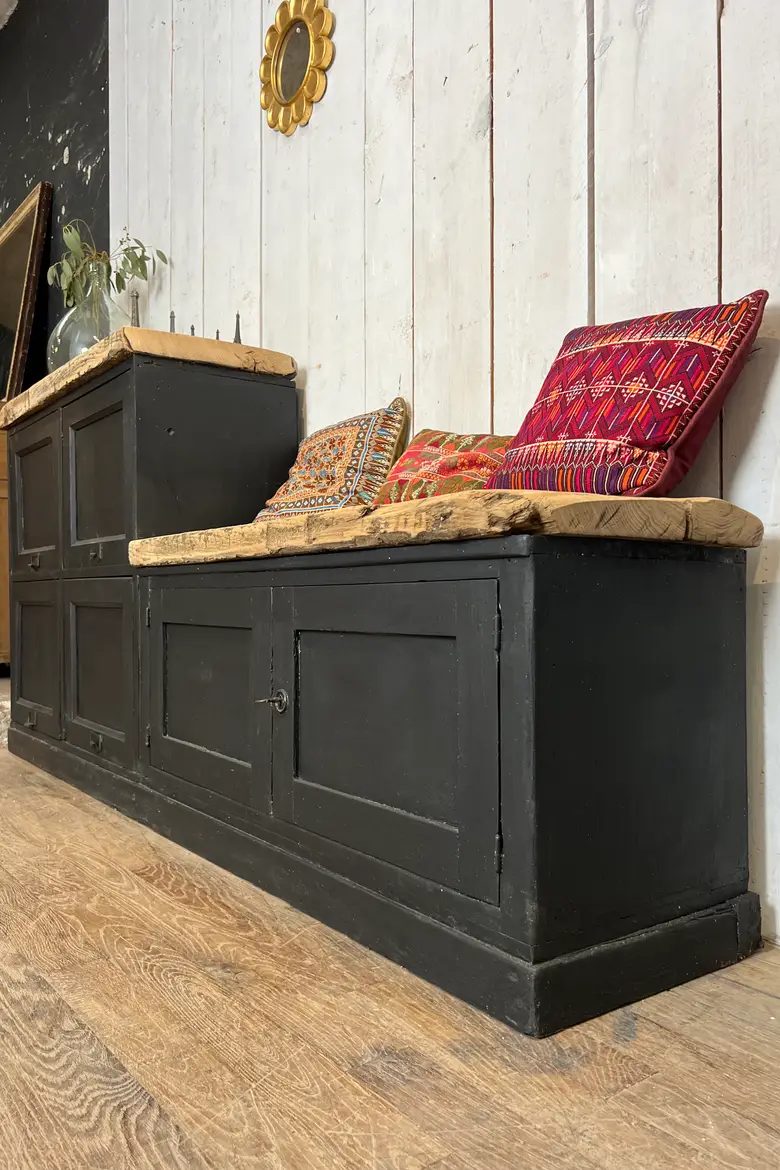 Meuble banc asymétrique