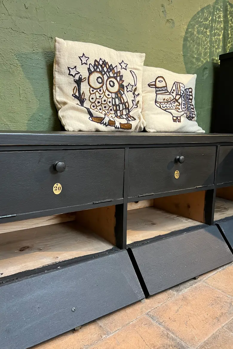 Meuble banc asymétrique