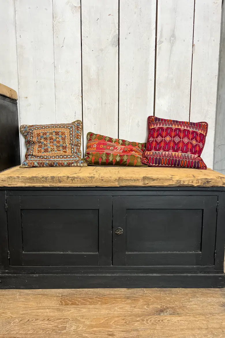 Meuble banc asymétrique