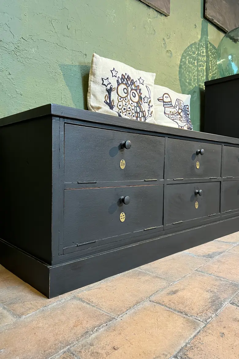 Meuble banc asymétrique