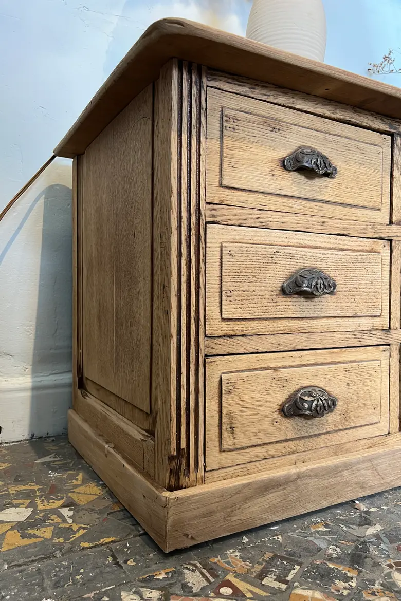Meuble bas à tiroirs en chêne