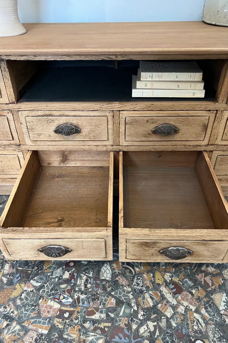 Meuble bas à tiroirs en chêne