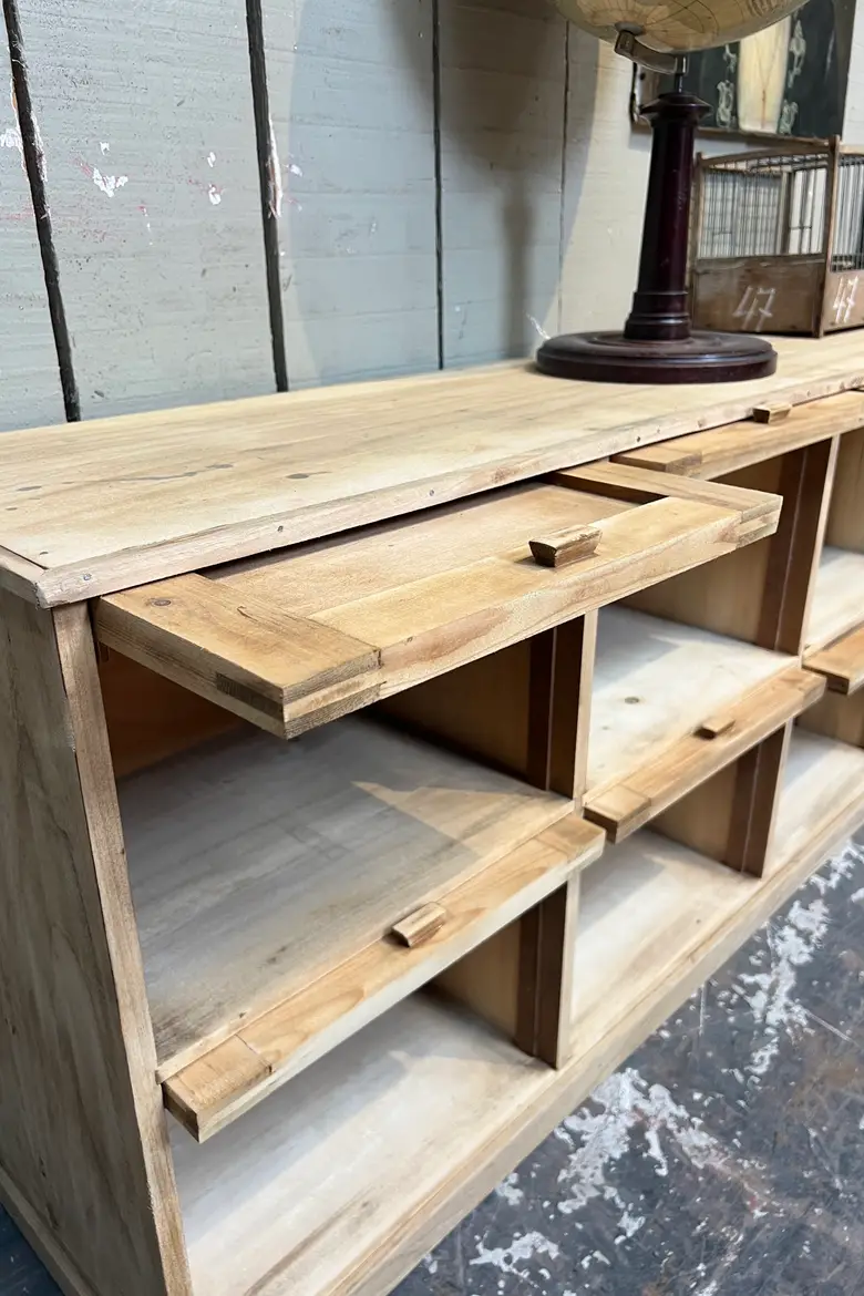 Meuble d’atelier à clapets