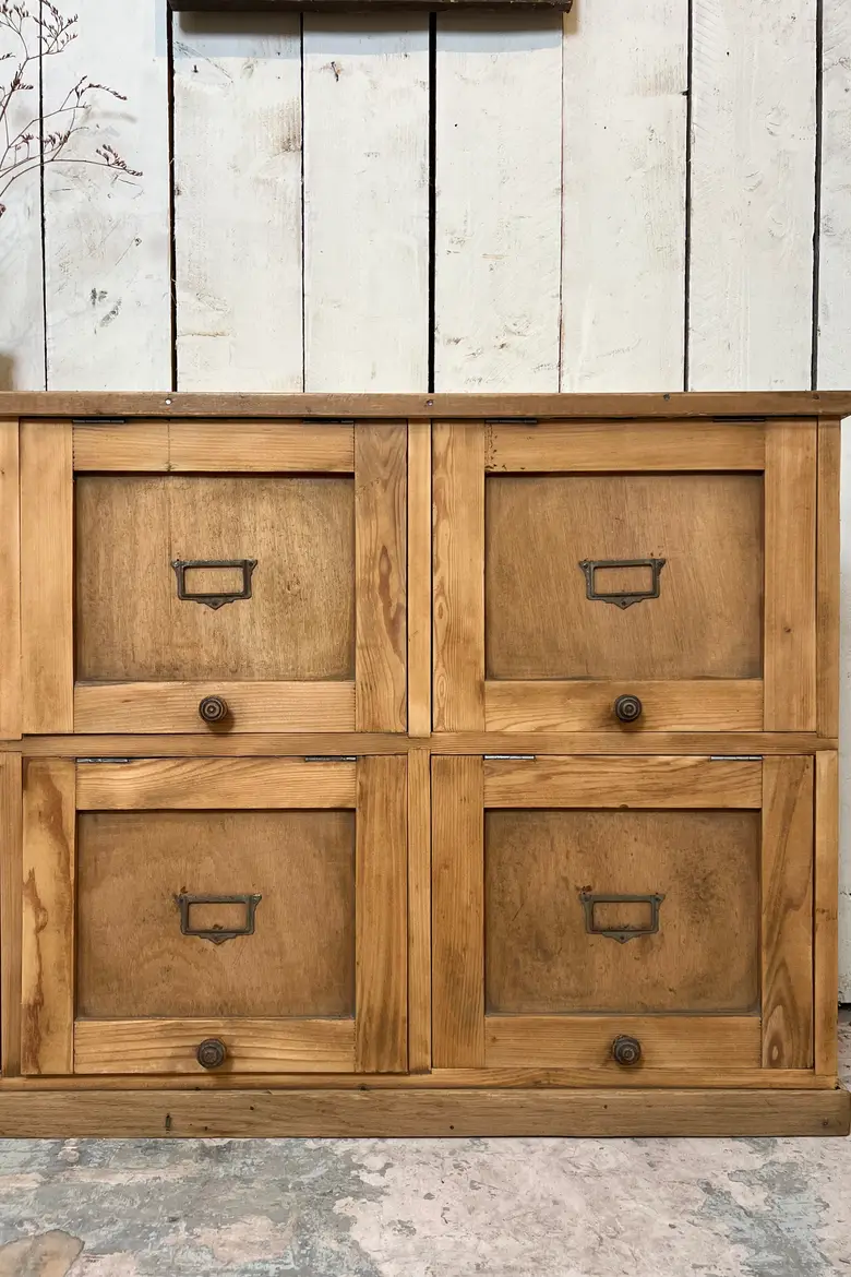 Meuble d’atelier à clapets