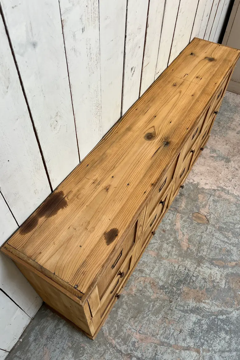Meuble d’atelier à clapets