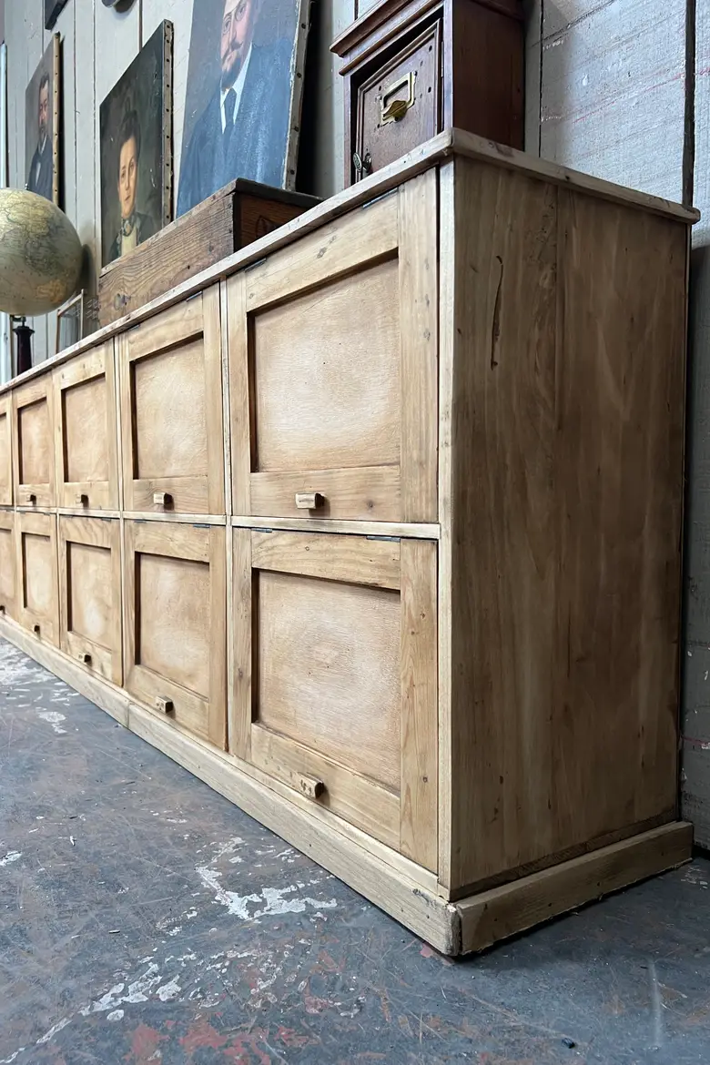 Meuble d’atelier à clapets