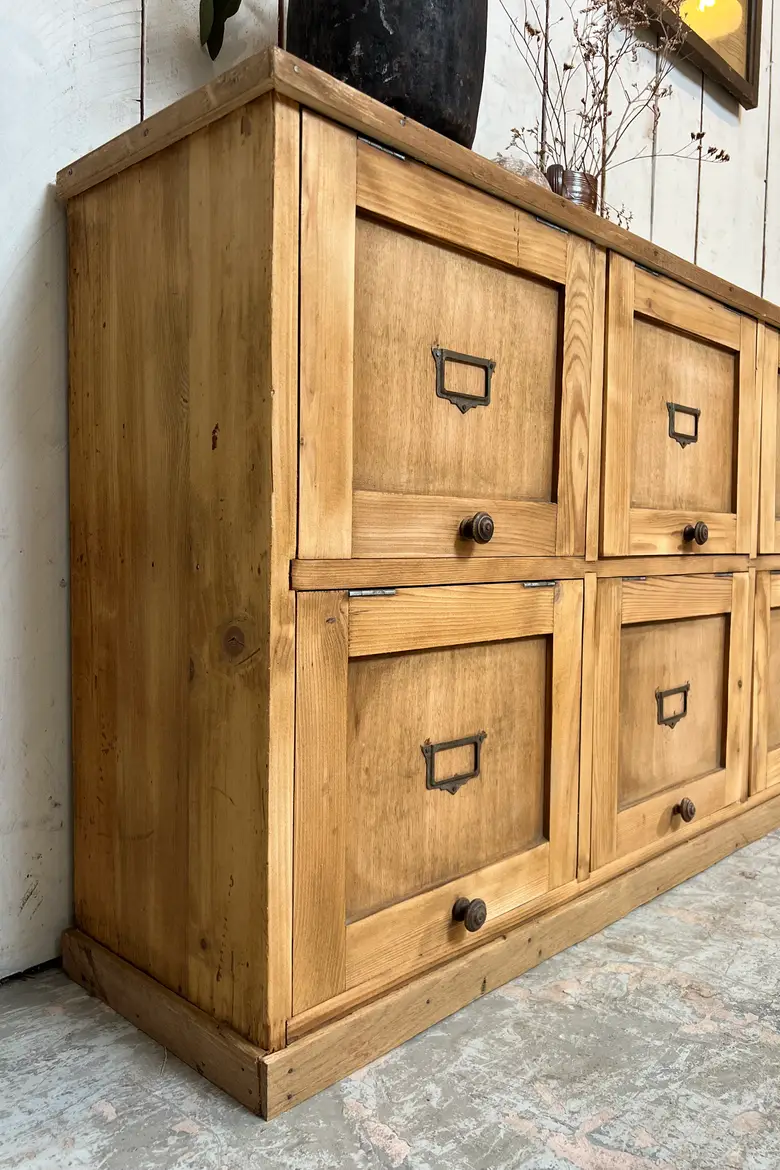 Meuble d’atelier à clapets
