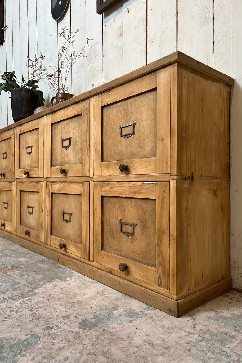 Meuble d’atelier à clapets