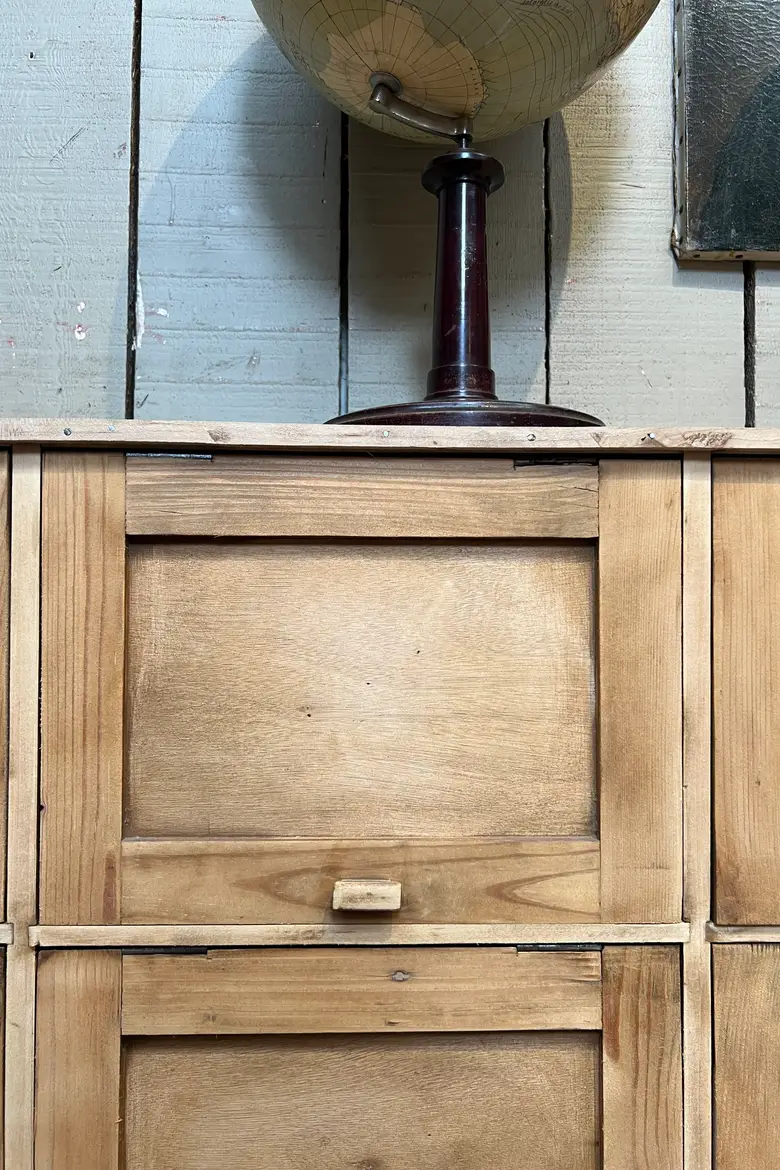 Meuble d’atelier à clapets