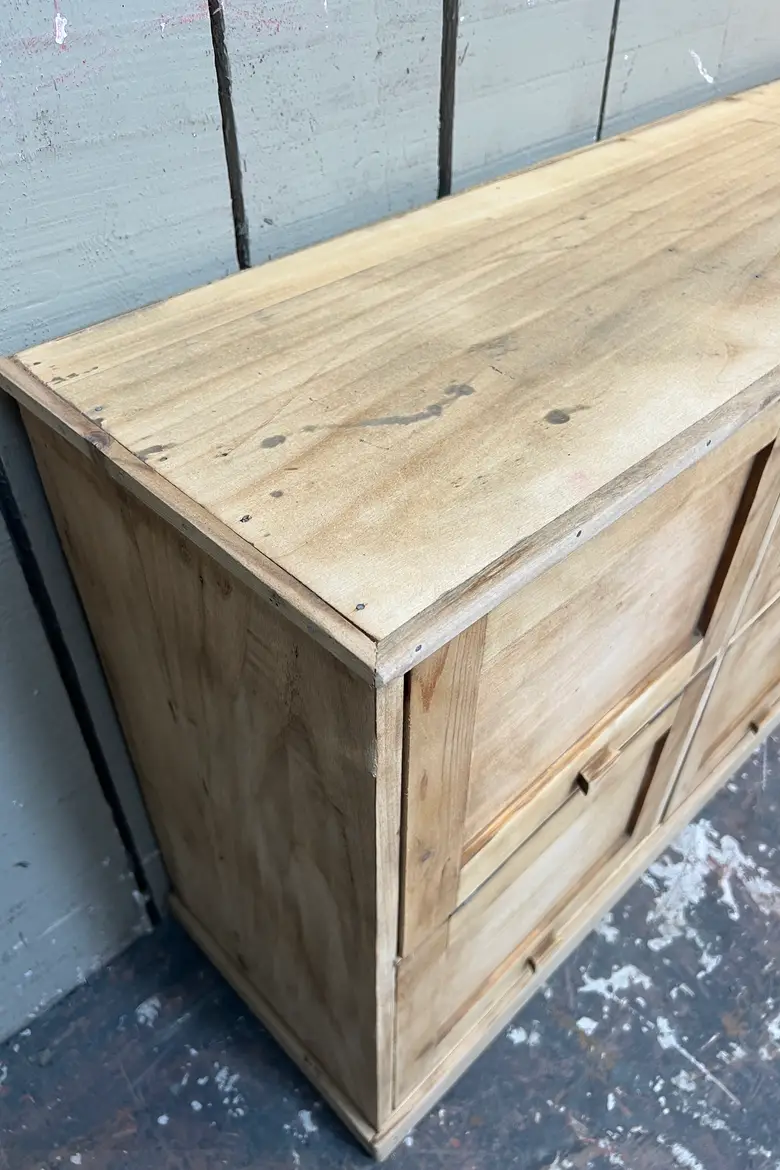 Meuble d’atelier à clapets