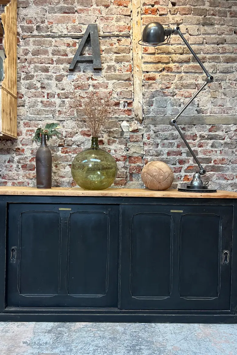 Meuble d’atelier à portes coulissantes