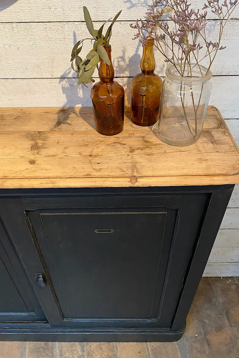 Meuble d’atelier à portes coulissantes