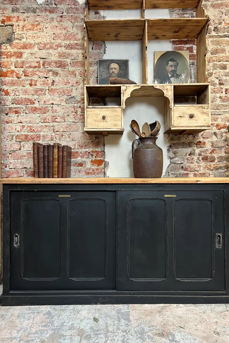 Meuble d’atelier à portes coulissantes