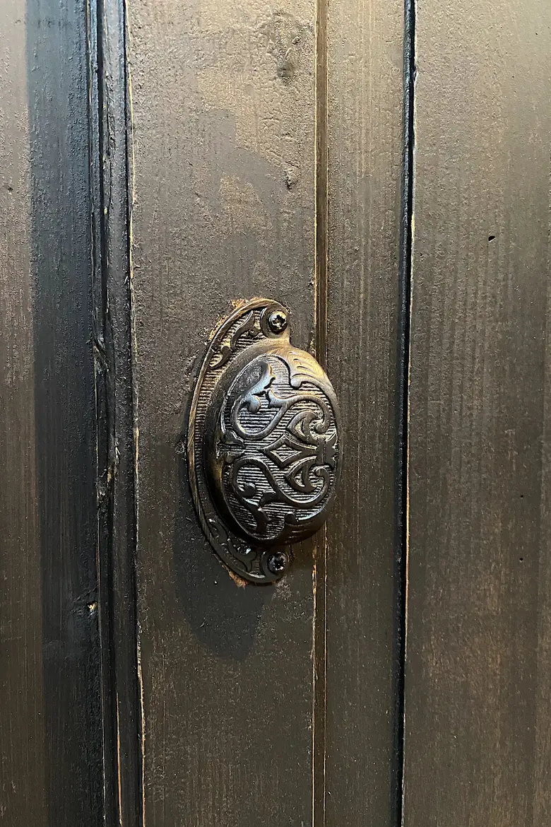 Meuble d’atelier à portes coulissantes