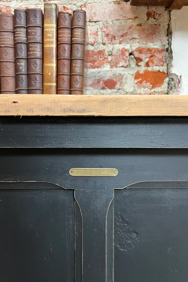 Meuble d’atelier à portes coulissantes