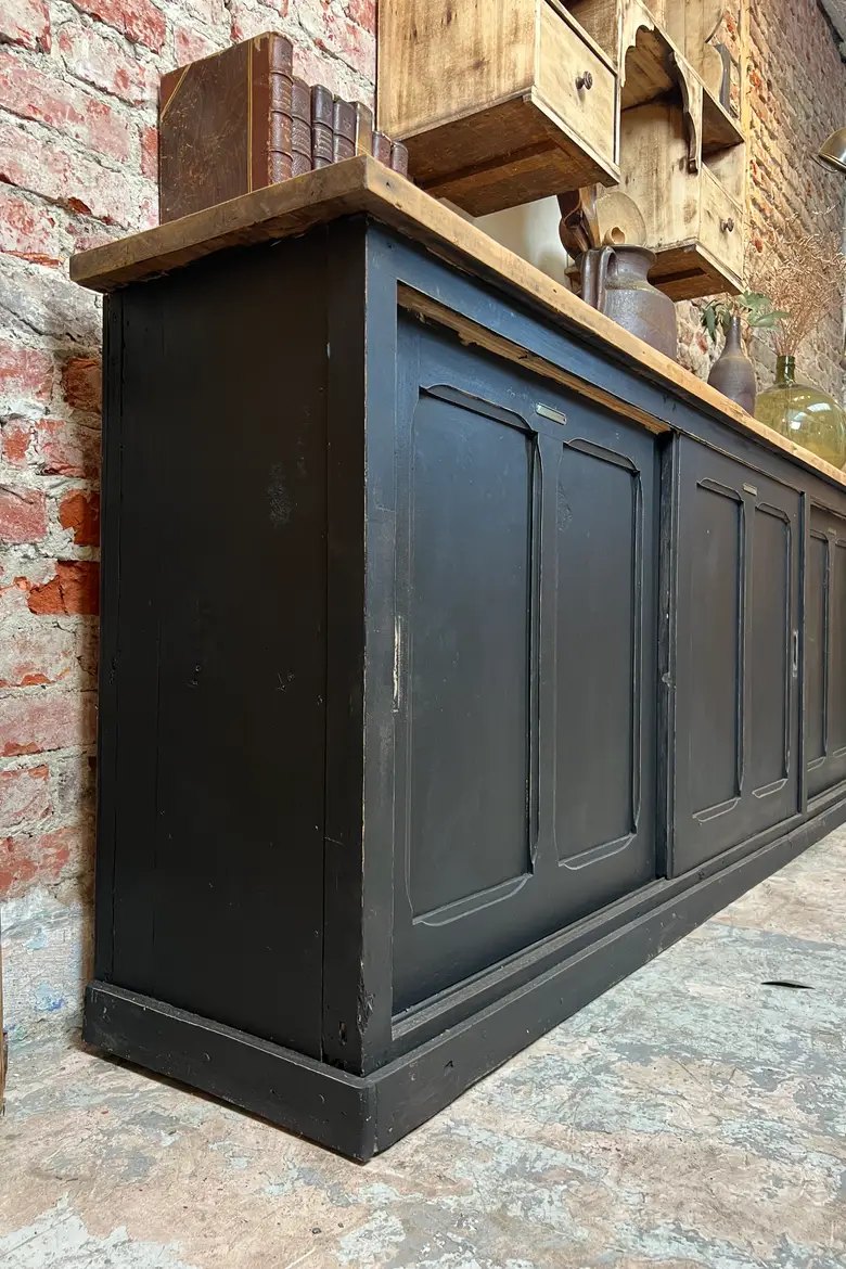 Meuble d’atelier à portes coulissantes