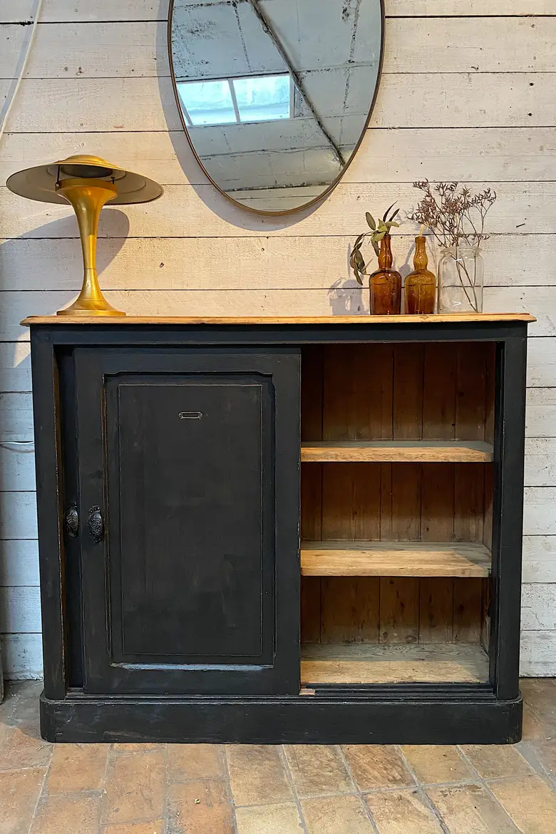 Meuble d’atelier à portes coulissantes