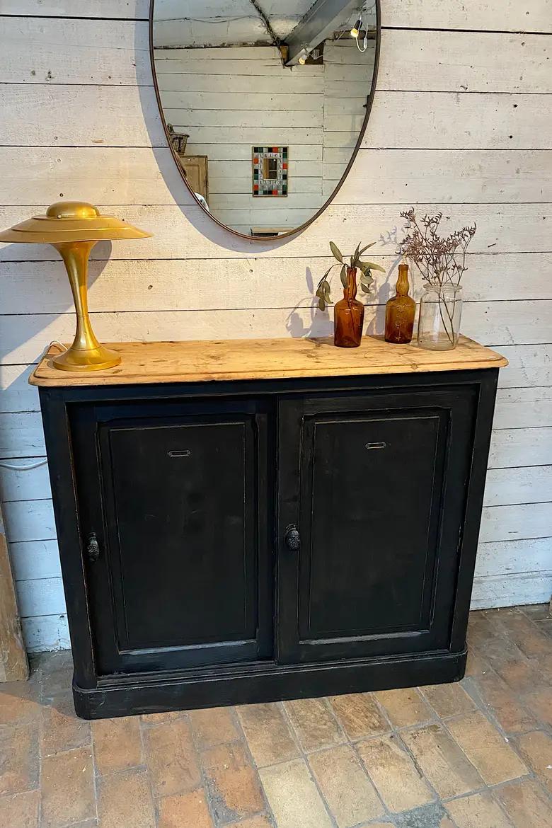 Meuble d’atelier à portes coulissantes