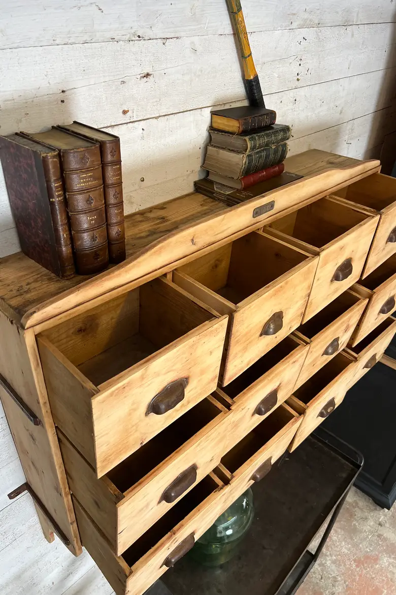 Meuble d’atelier à suspendre