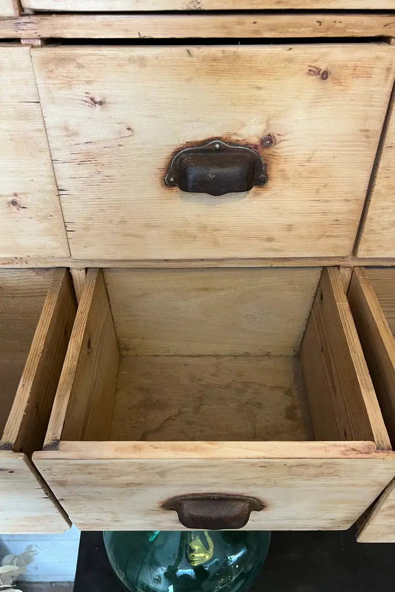 Meuble d’atelier à suspendre