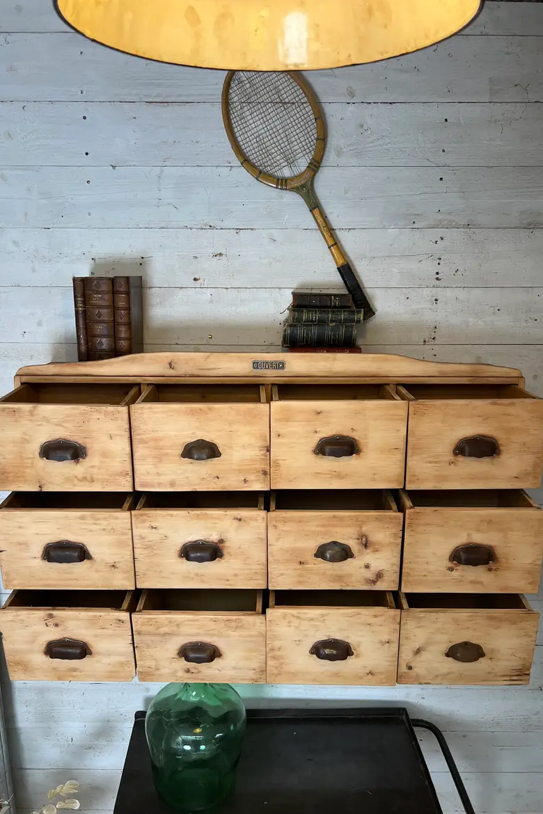 Meuble d’atelier à suspendre