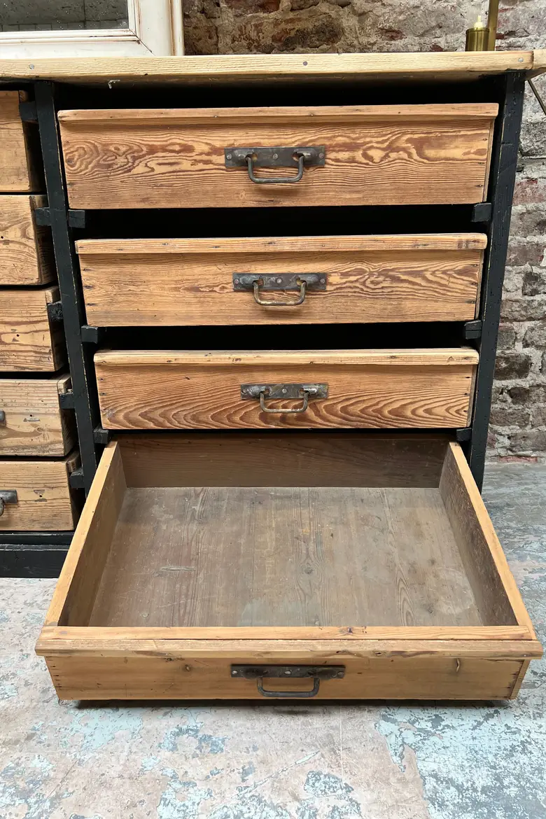 Meuble d’atelier à tiroirs Début XXème