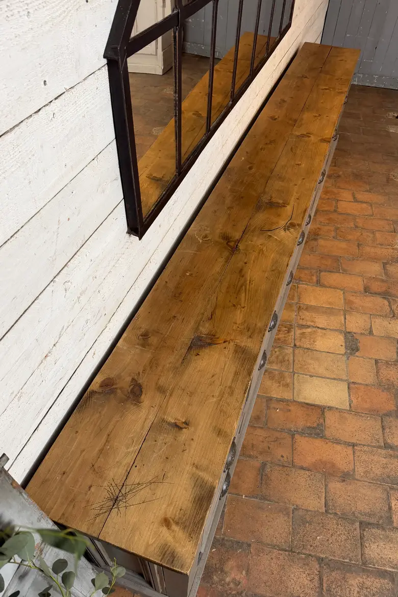 Meuble d’atelier à tiroirs numérotés