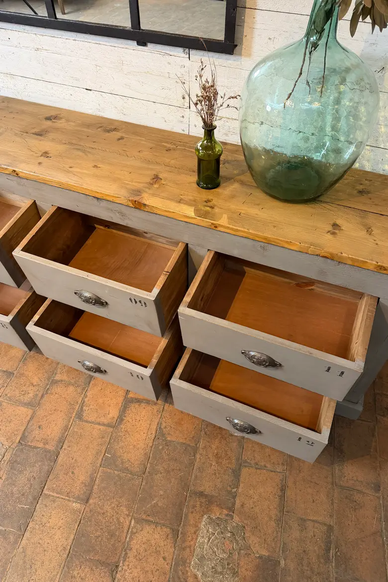 Meuble d’atelier à tiroirs numérotés