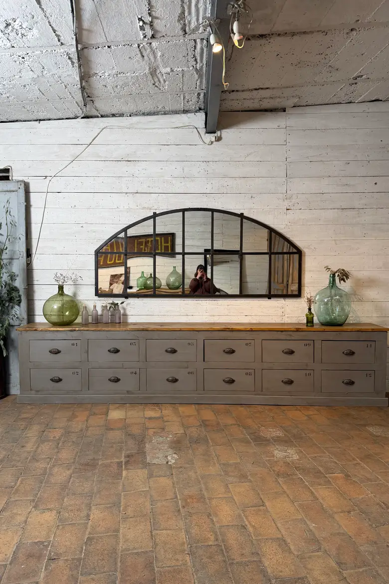 Meuble d’atelier à tiroirs numérotés