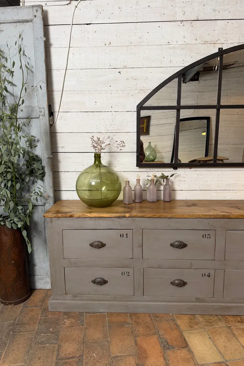 Meuble d’atelier à tiroirs numérotés
