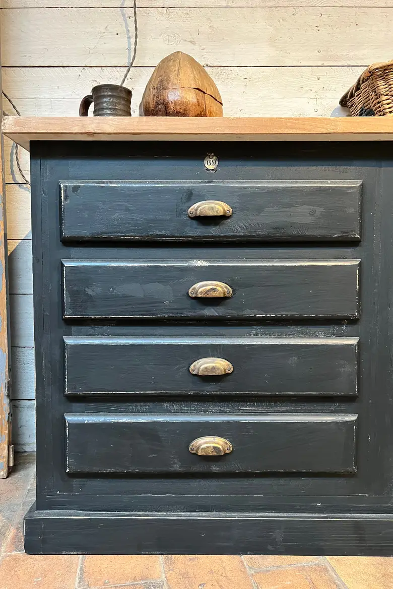 Meuble d’atelier en bois