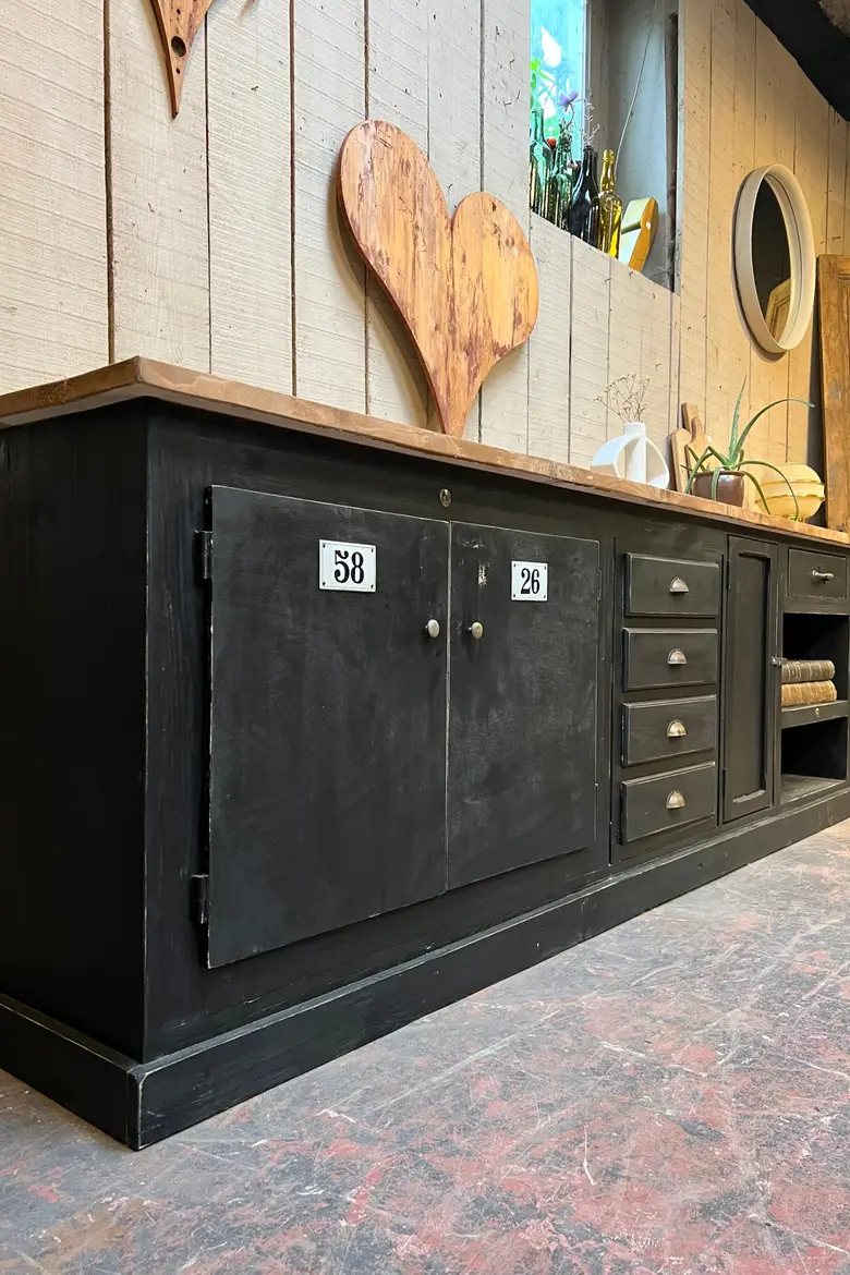Meuble d’atelier en bois